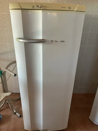 Geladeira Electrolux Branca Pequena