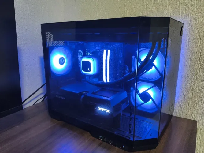 PC Gamer Top - Ryzen 5 7600X + RX 9060 XT 16GB + 32GB DDR5 + Water 360mm - Voando!