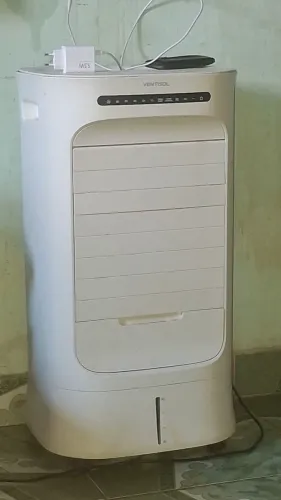 Vendo 1 climatizador 1 quadriciculo 1 sofá. Precisando recarda urgente pra fazer exame.