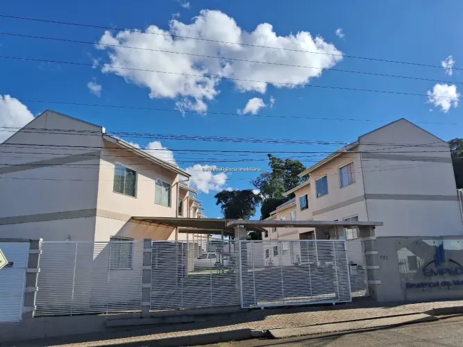Sobrado com 2 quartos no Municípios.