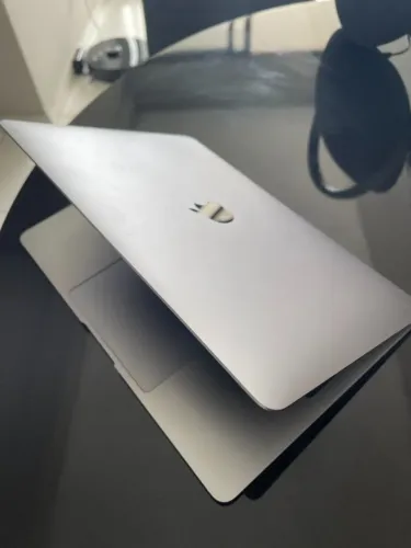 Apple MacBook Air MGN93BZ/A A2337 M1 Tela Retina 13.3" / 8GB de RAM / 256GB SSD