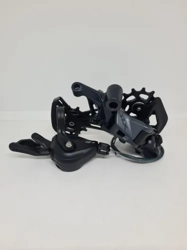 Câmbio SHIMANO SLX e Passador SHIMANO DEORE