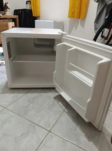 Frigobar Midea