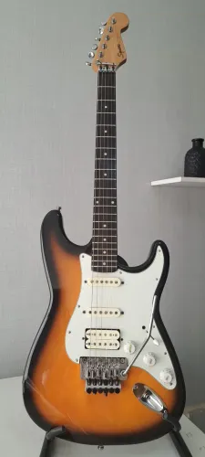 Guitarra Fender Squier Standard (Korea) - Ponte Floyd Rose