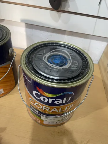 Tinta Pantone azul claro e azul escuro