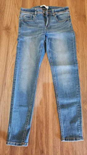 Calça jeans feminina. Skinny. Zara. Tamanho 38. Excelente estado de conservação