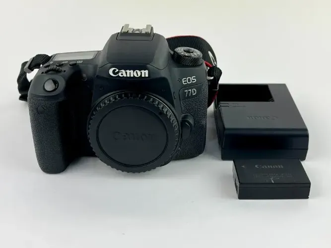Câmera Canon EOS 77D