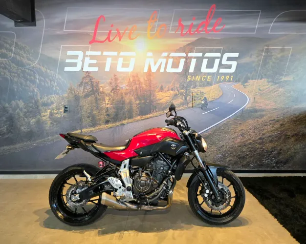 YAMAHA MT-07 