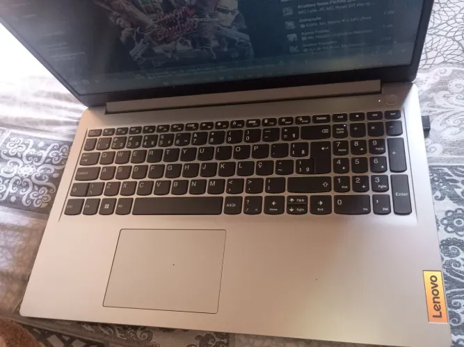 Vendo notebook 6 mês de usa ótimo estado motivo não estou usando 
