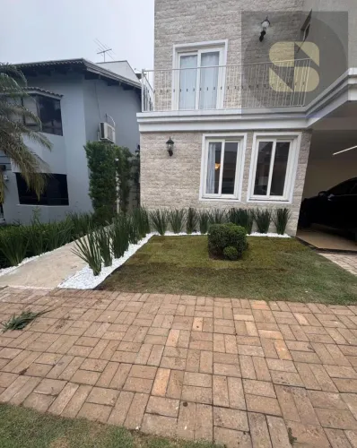 Casa de Condomínio à Venda no Condomínio Alphagarden em Despraiado, Cuiabá | 4 Suítes