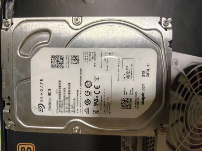 HD sata 3 terabyte vendo ou troco