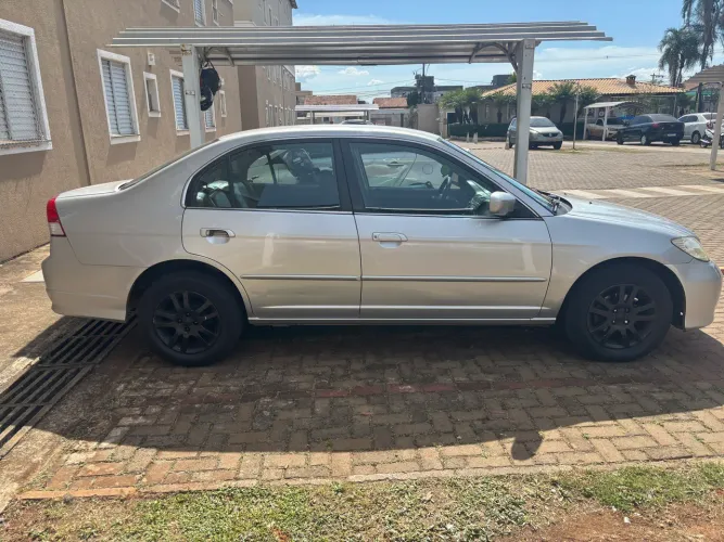 Honda Civic Sedan LX 1.7 16V 115cv Mec. 4P 2005