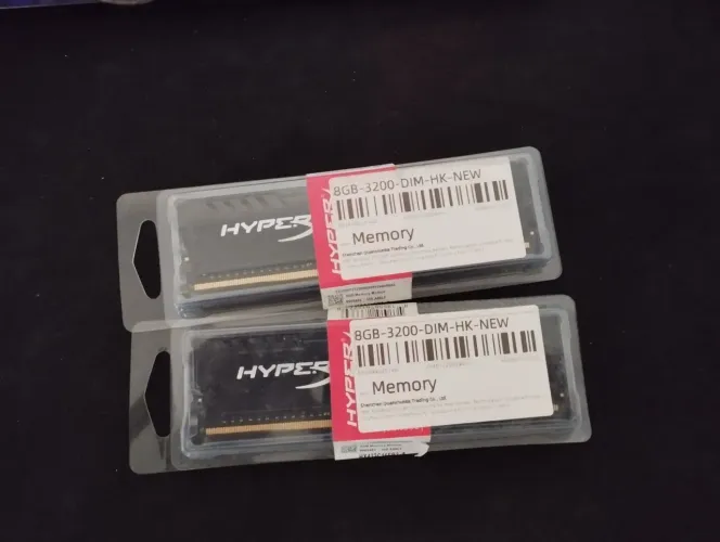 Memória RAM 16GB DDR4 (Lacrada/ nunca usada)