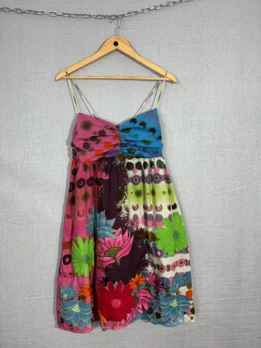 Vestido multicolor bordado tam 44 Marca Desigual