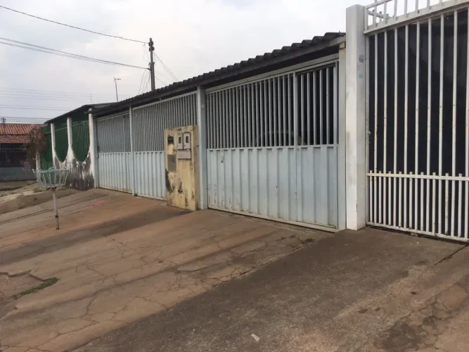 ALUGA-SE CASA - RECANTO DAS EMAS QD 202