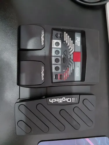 Pedaleira Digitech RP90 para Guitarra