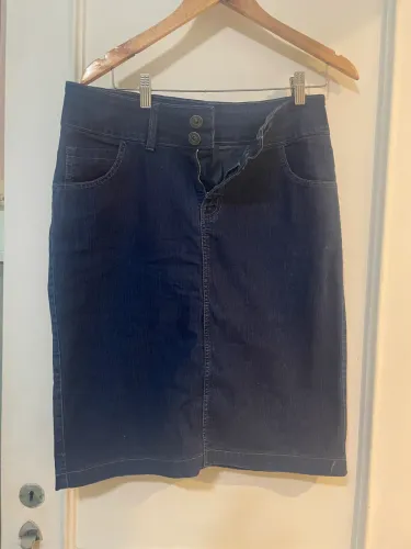 Saia jeans na altura dos joelhos moda evangélica 