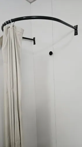 Provador de Loja Completo - Barra Curva Preta + Cortina (2 disponíveis)