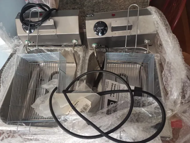 ? KIT FRITURA COMERCIAL: 2 FRITADEIRAS ELÉTRICAS 127V + MANTENEDORA - R$ 600