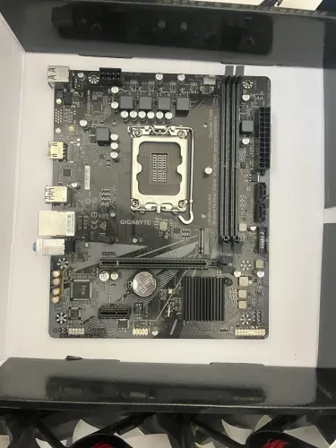 Placa mãe Gigabyte H610M Intel