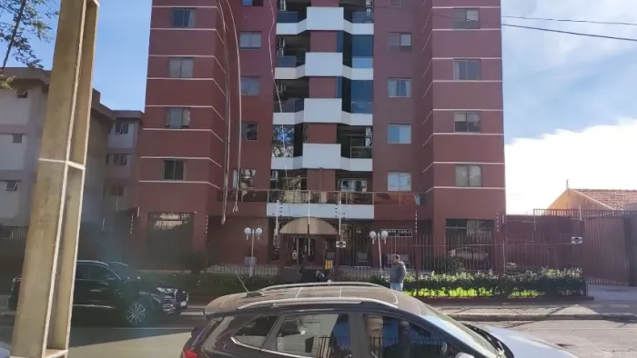 Aluga-se lindo Apartamento Semi -mobiliado c/ 03 quartos no Centro