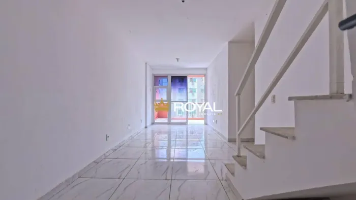 Cobertura com 2 quartos ( sendo 1 suíte ) à venda, SOL DA MANHÃ, 182 m² - Freguesia de Jac