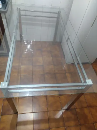 Mesa de vidro com 6 cadeiras