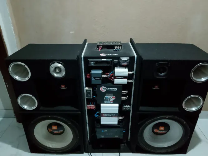 Vendo ou troco som residencial por moto