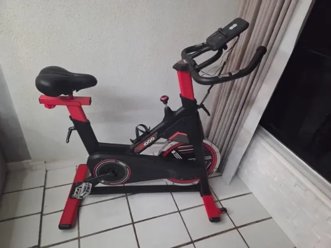 stou vendendo uma bicicleta spinning Genis SB1000 semi nova, ótimo estado de conservaçã
