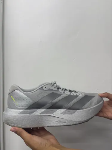 Tênis adizero