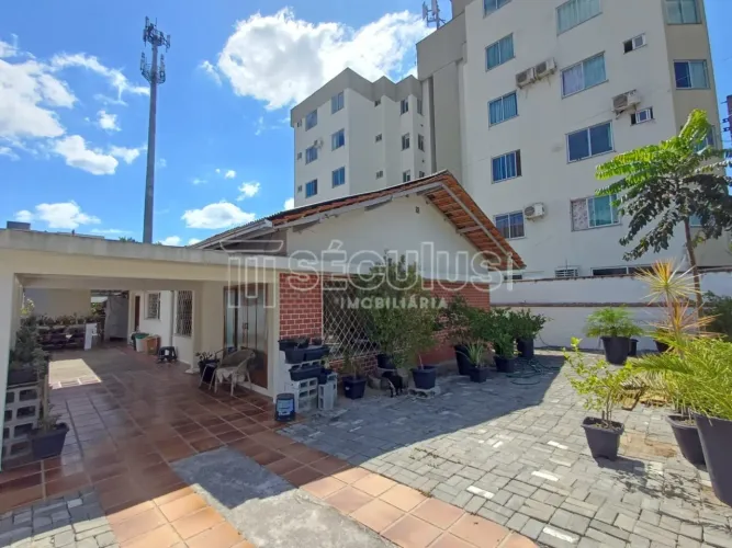 Casa semimobiliada para locação  Ilha da Figueira