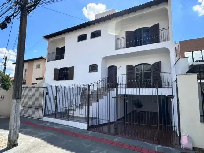 Casa para Locação com 3 Quartos na Região Central de Londrina