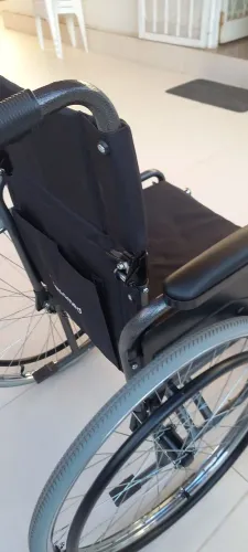 Vendo  cadeira  de rodas nova! Zap * 