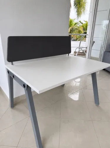 Mesa de trabalho para 1 pessoa 