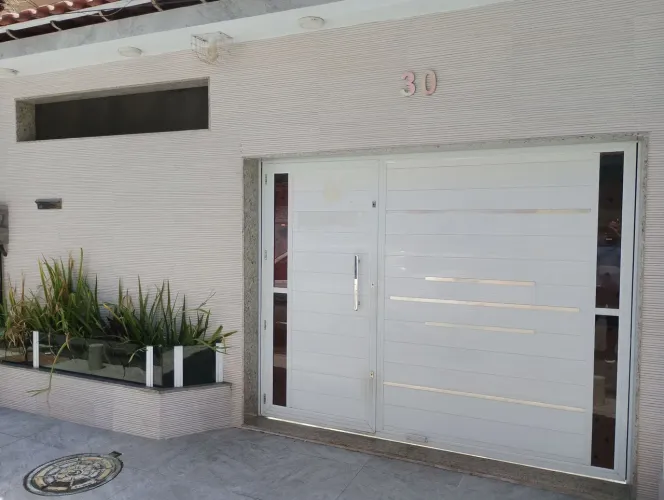 Casa 2 quartos, garagem,100 % independente