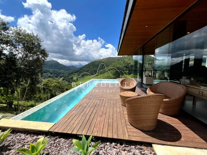 Casa moderna no condomínio Quinta do Lago - 4 suítes