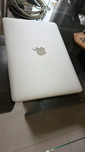 MacBook Air 13 Core i5, 4GB RAM , 256GB SSD PCIe, MID-2013, bateria 68,5%, A1466, EMC2632
