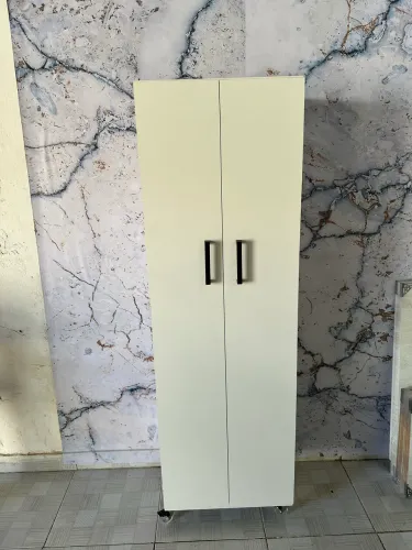 Sapateira com portas 