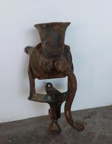 Moedor de café antigo