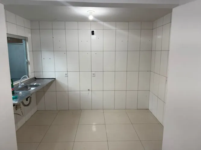 Aluga-se casa no bairro Maracanã. 62/ *