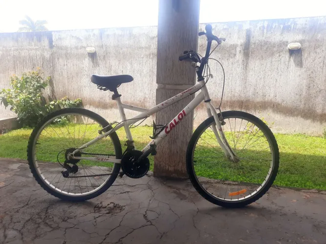 Bicicleta Caloi aro 26 de marchas ótimo estado