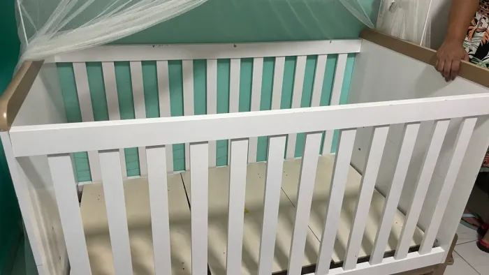 Berço americano que vira mini cama