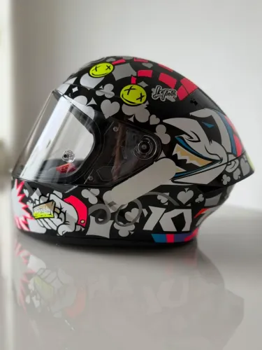 Capacete KYT - Grafismo Exclusivo 54