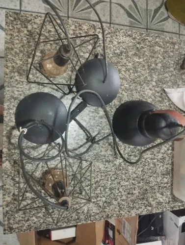 Lote 3 lustres luminárias modernas com duas lâmpadas amarelas sem uso novas