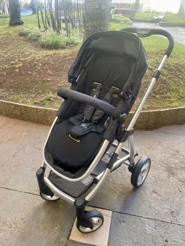 Trio Carrinho de Bebê Infanti Epic Lite Travel System Preto + Bebê Conforto + Base ISOFIX