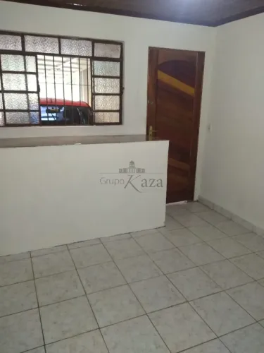 Oportunidade - Casa - Centro - 2 Dormitórios - 100m² - Estuda Permuta.