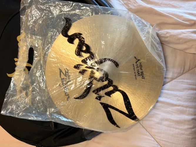 Hi-hat Zildjian Avedis 14" (A Series) - O Som Clássico e Versátil