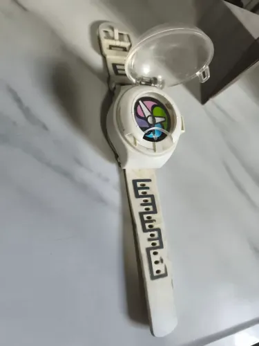 Relógio Yo- kai Watch+ Livro+ 5 medalhas+ 2 bonecos 