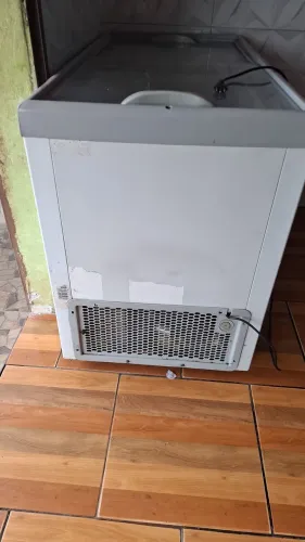 Vende freezer econômico em ótimo estado