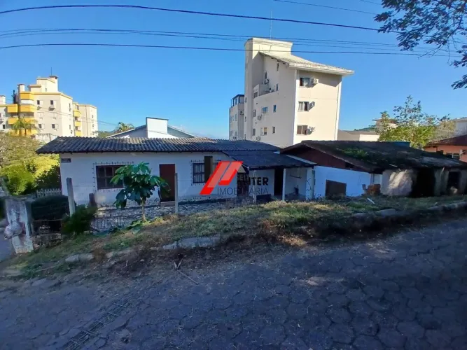 Casa a venda no saco grande as margens da SC401 terreno de 604,02M² com viabilidade de pré